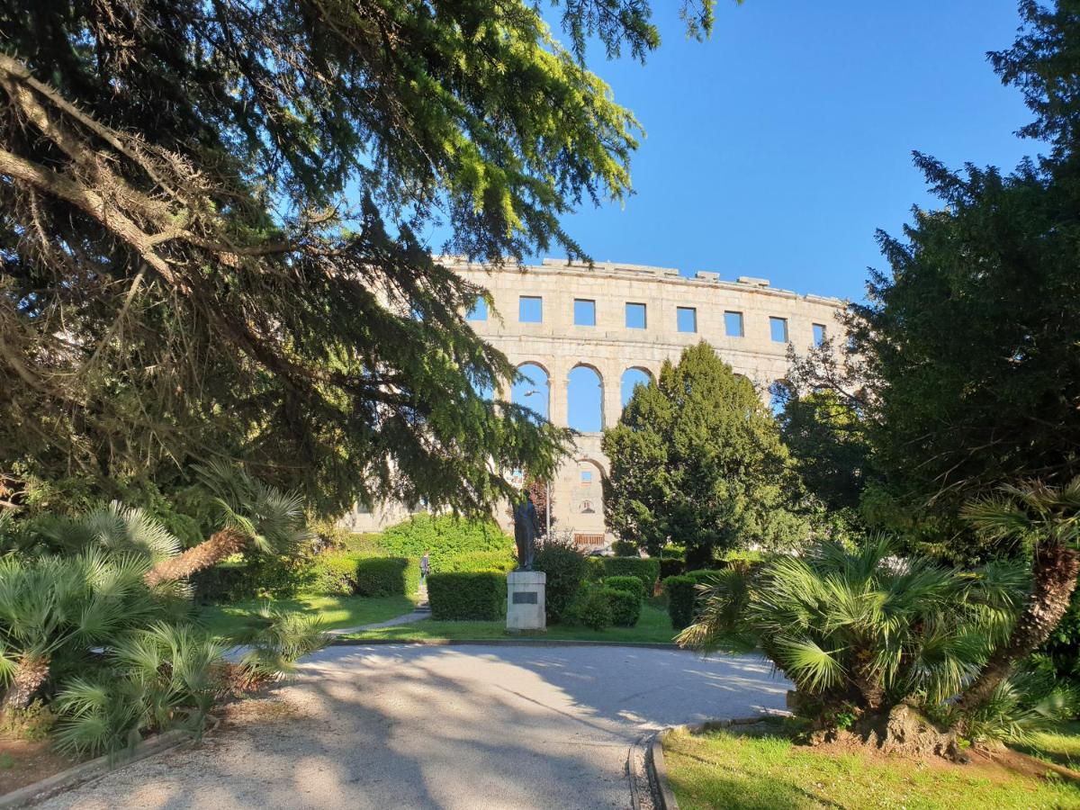 Apartment Vostan Pula Exteriör bild