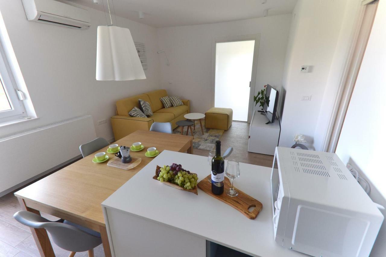 Apartment Vostan Pula Exteriör bild