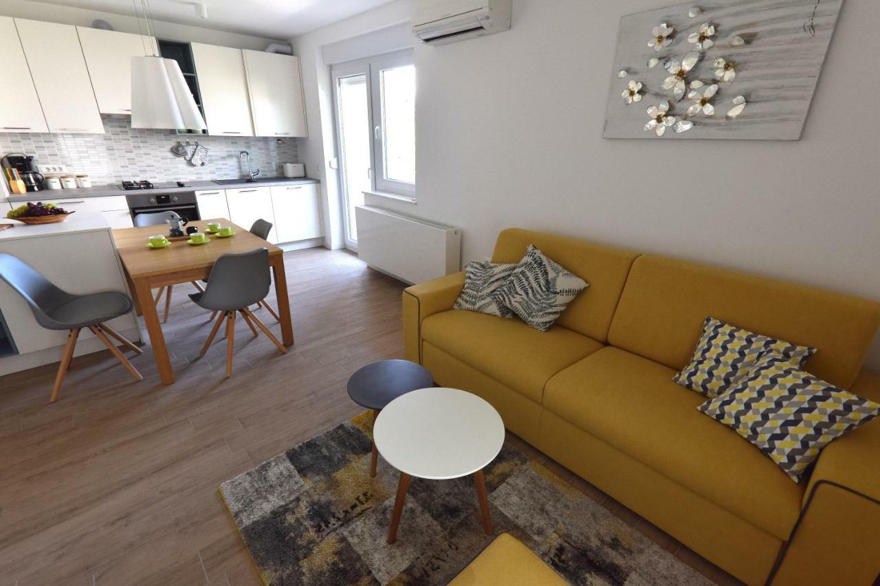 Apartment Vostan Pula Exteriör bild